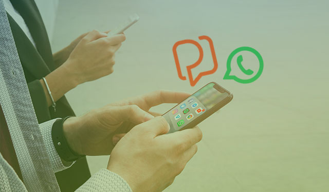 Pessoa utilizando celular com símbolo do WhatsApp projetado sobre ele